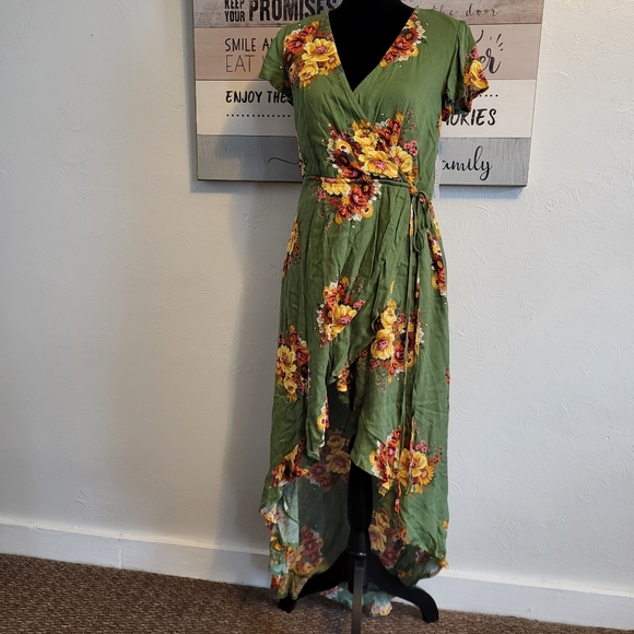 Altar'd State Dresses & Skirts - Altar'd state size medium new with tag